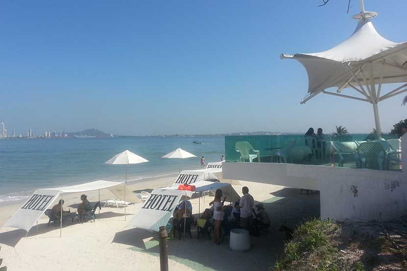 BAR EN LA PLAYA